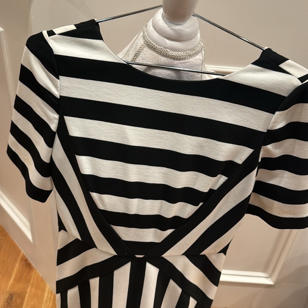 Black-and-white striped dress, size 6 - Picture 2 of 7